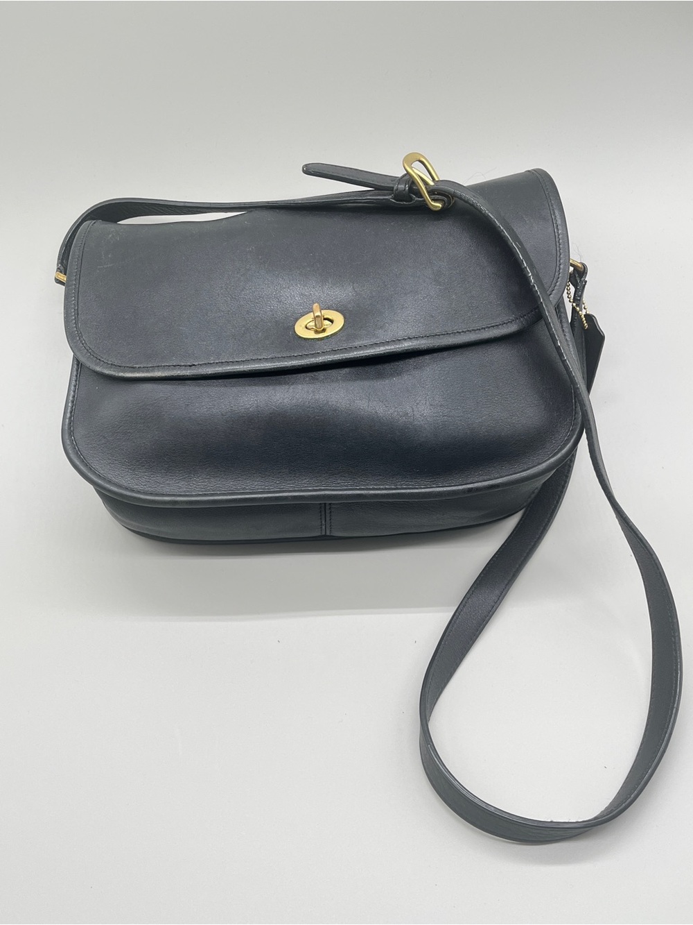 COACH 9790 CITY BAG. Vintage black leather crossbody shoulder bag .